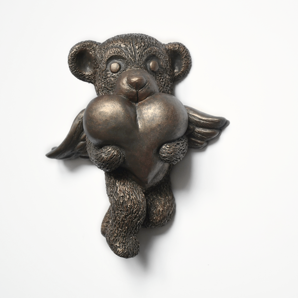 Bear with heart Bronze