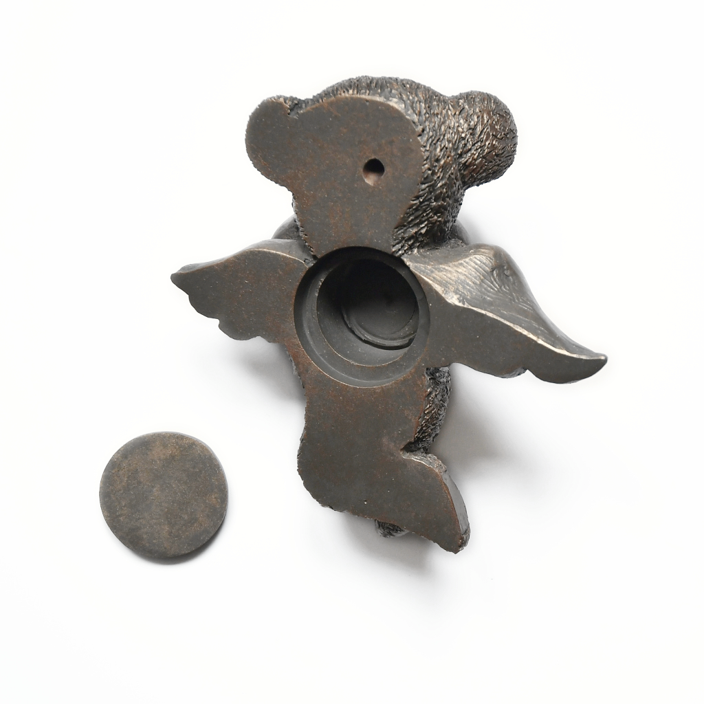 Bear with heart Bronze