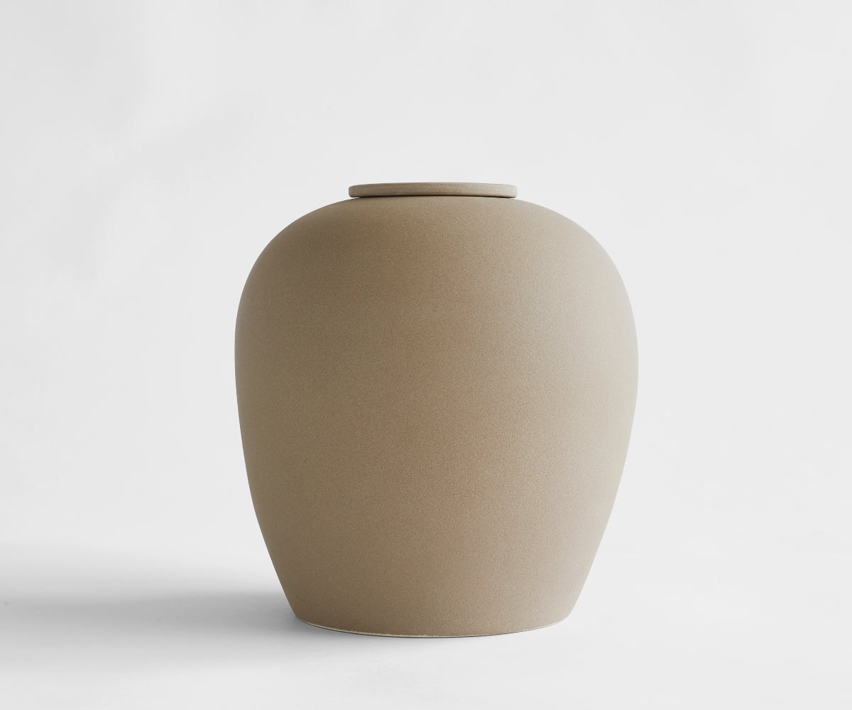 VERNO - handmade eco urn in sand-colored engobe Sand-colored