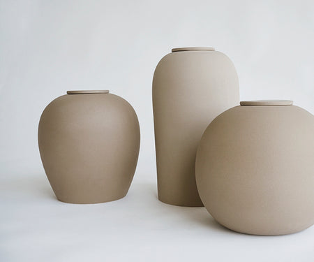 VERNO - handmade eco urn in sand-colored engobe Sand-colored