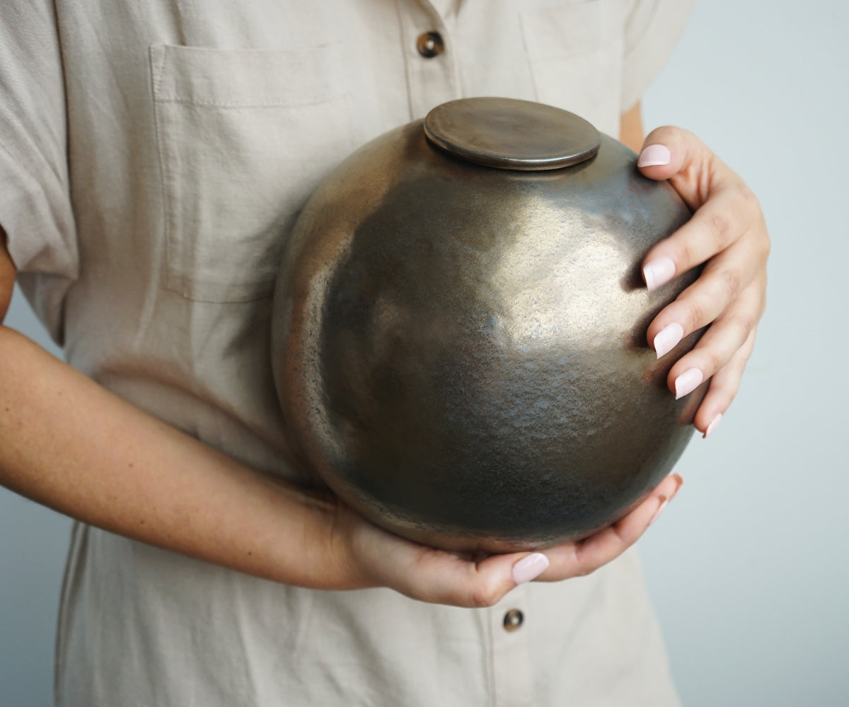 DIONA - handmade urn in copper-colored metallic ceramic Copper metallic