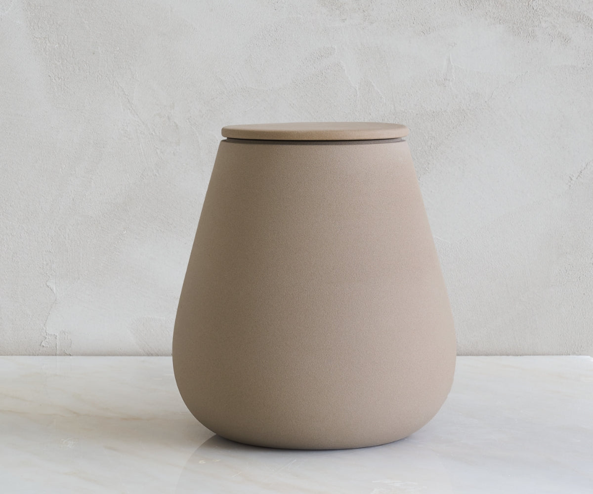 ATHOS - handmade eco urn in sand-colored engobe Sand-colored