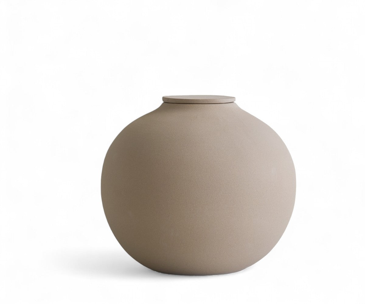 VEDA - handmade eco urn in sand-colored engobe Sand-colored