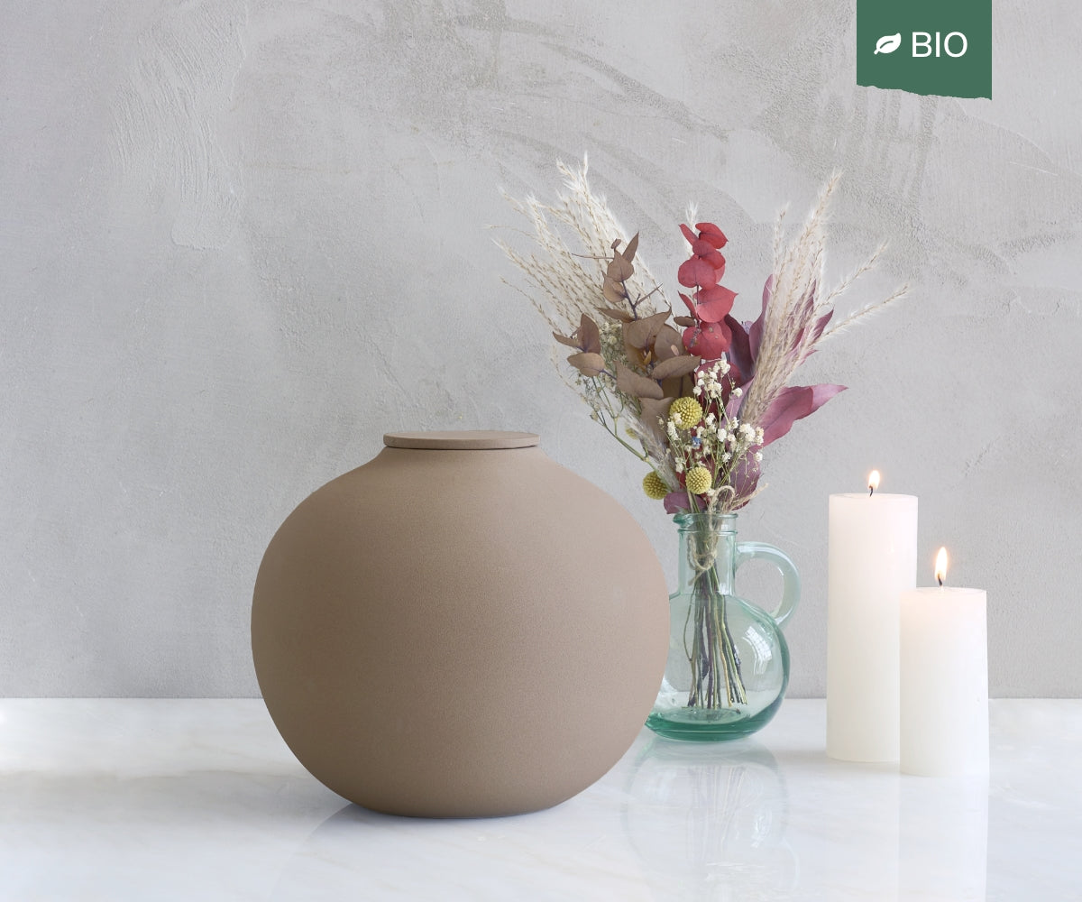 VEDA - handmade eco urn in sand-colored engobe Sand-colored