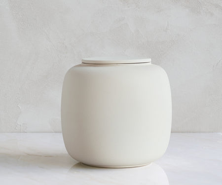 SERES - handmade eco urn in soft beige engobe Beige