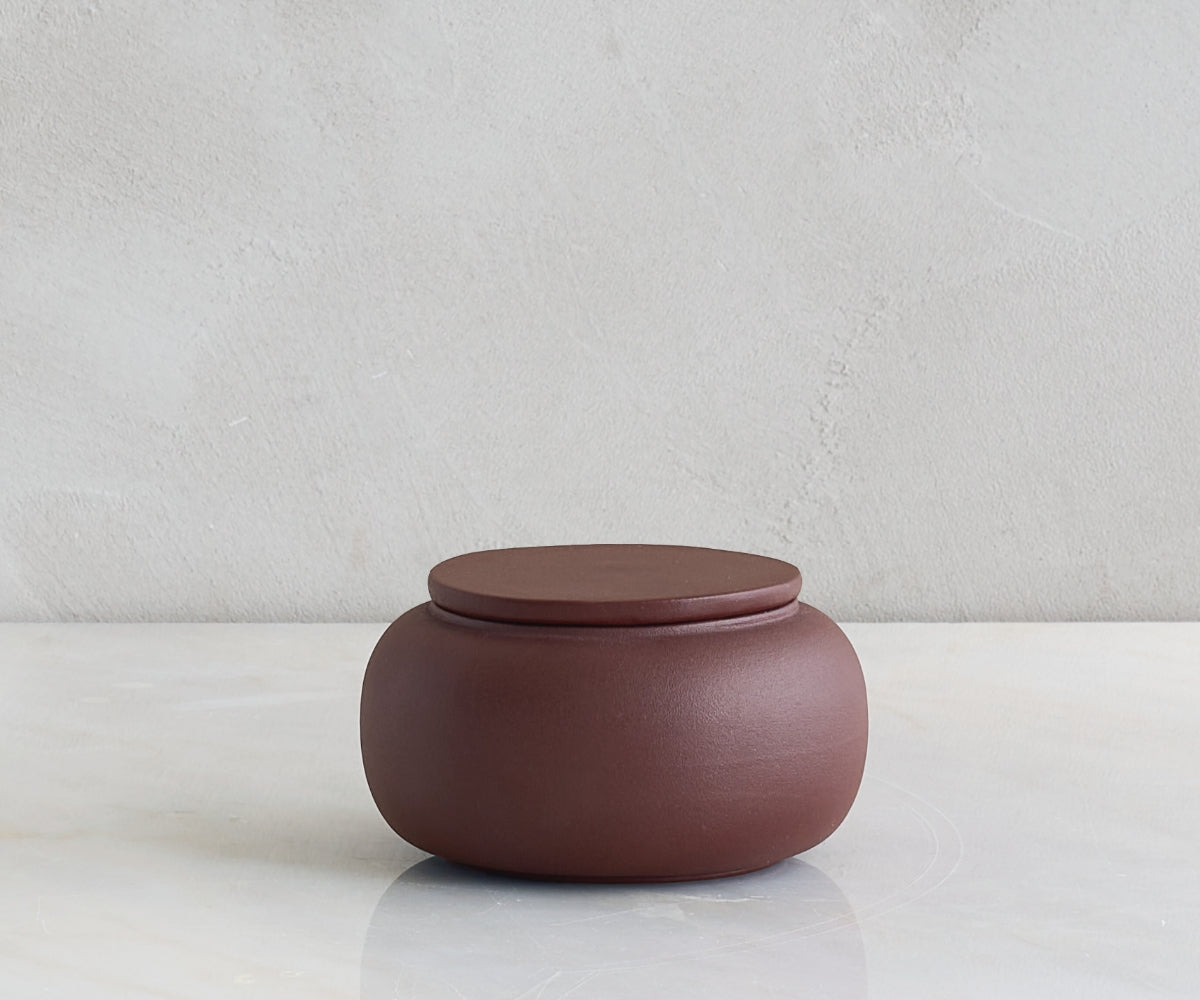 SERES mini - handmade eco urn in reddish brown engobe Red Brown